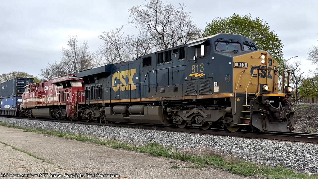 CSX 813 leads I137.